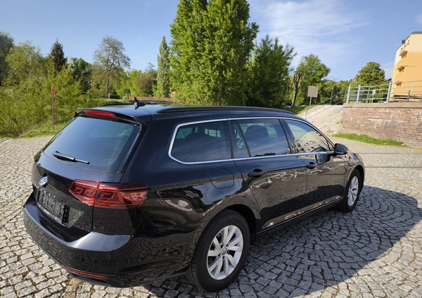 Volkswagen Passat cena 73900 przebieg: 221000, rok produkcji 2020 z Gubin małe 596